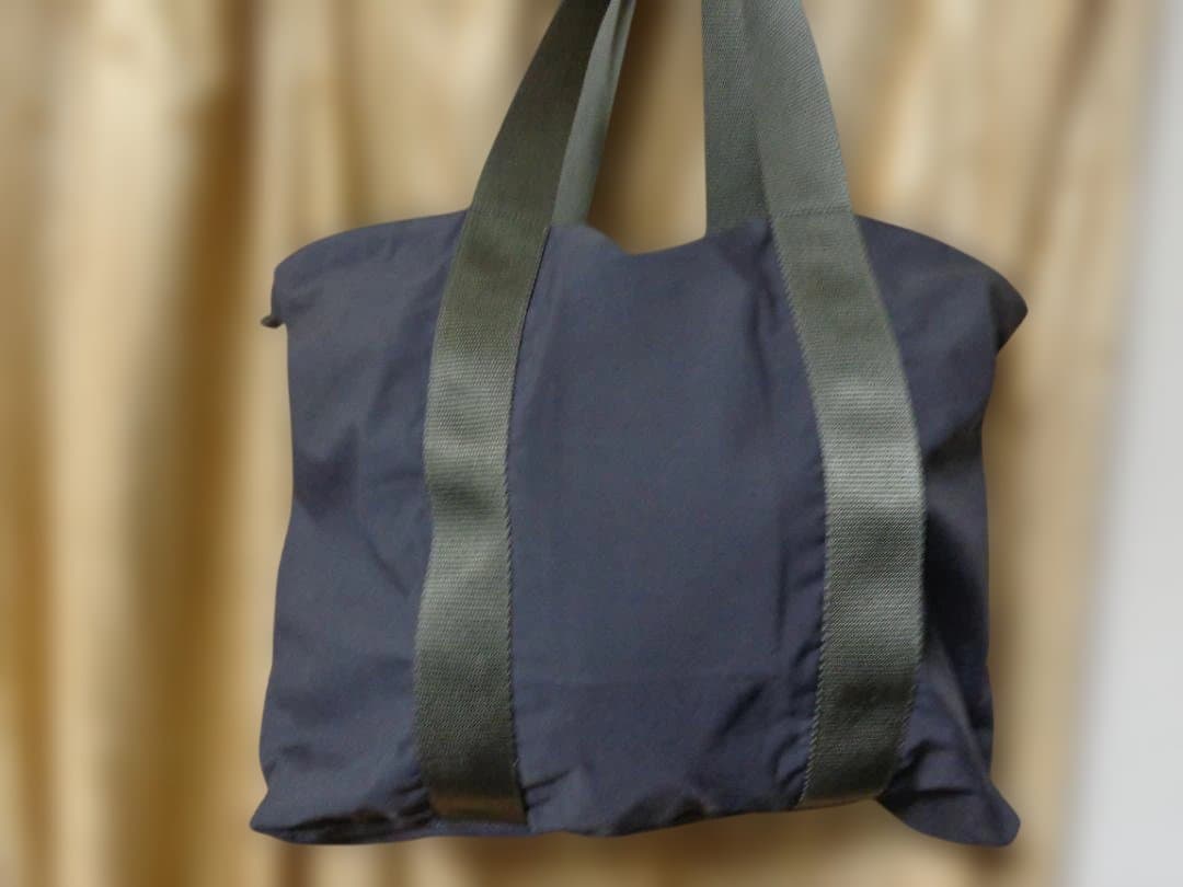 プラダ　ネイビー トートバッグ シンプル