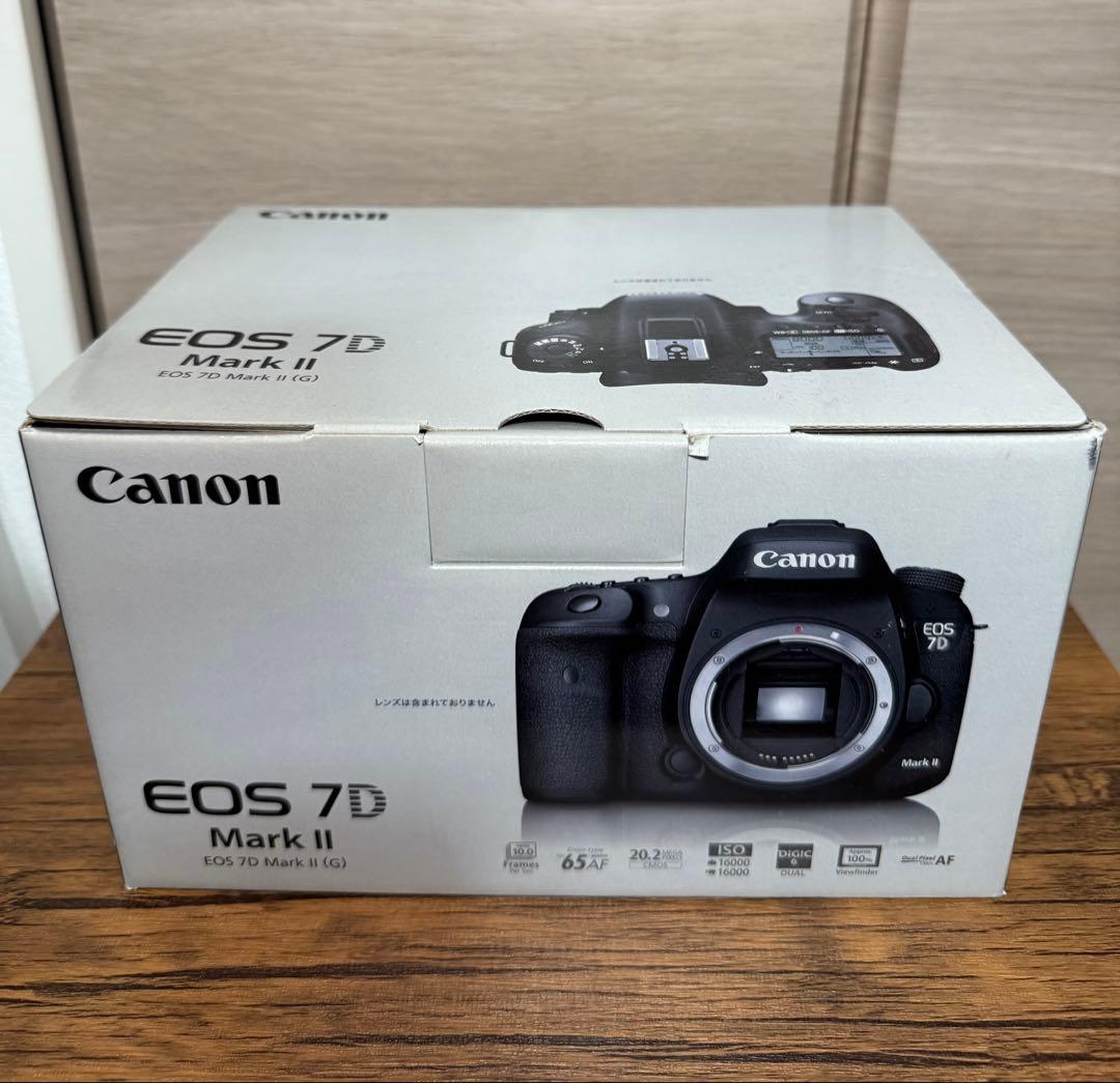 【美品】Canon EOS 7D Mark II 本体 バッテリーグリップ付き