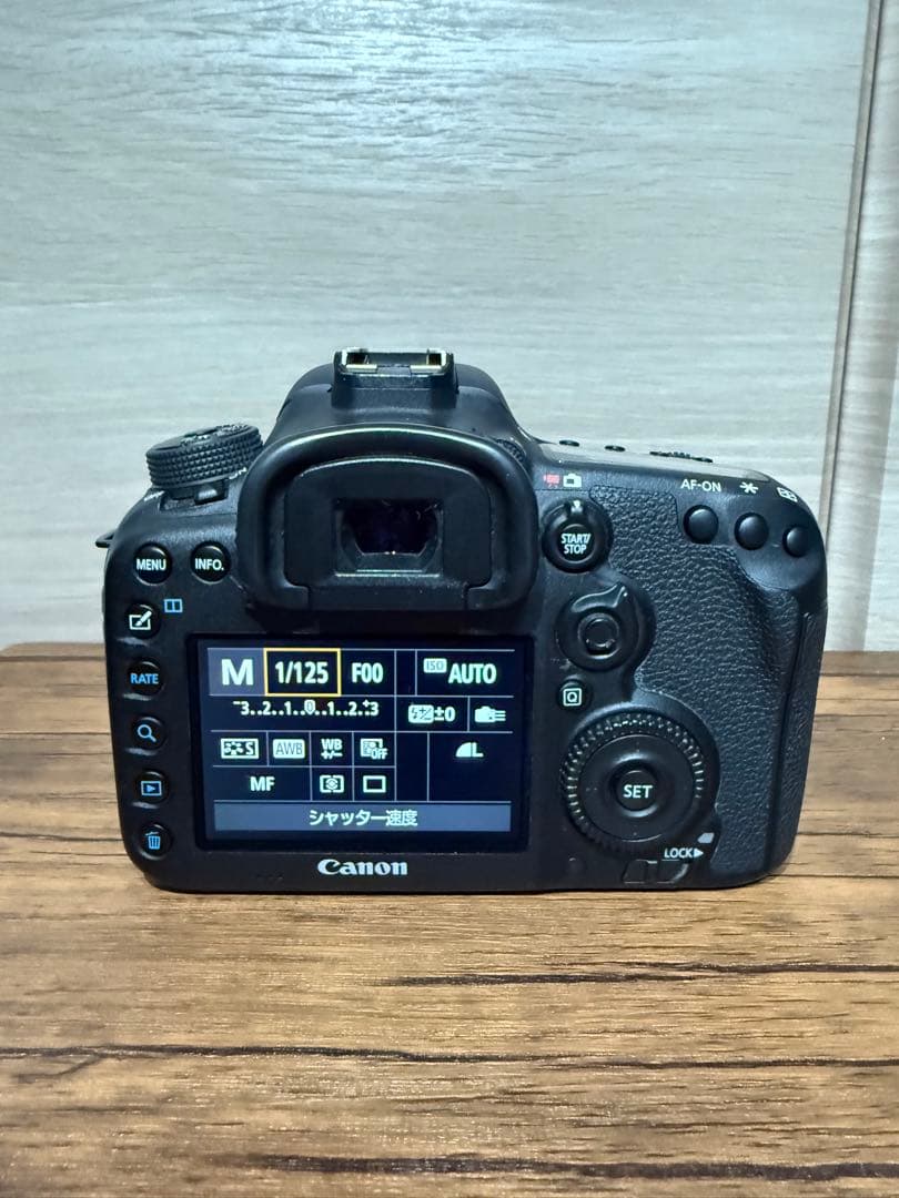 【美品】Canon EOS 7D Mark II 本体 バッテリーグリップ付き
