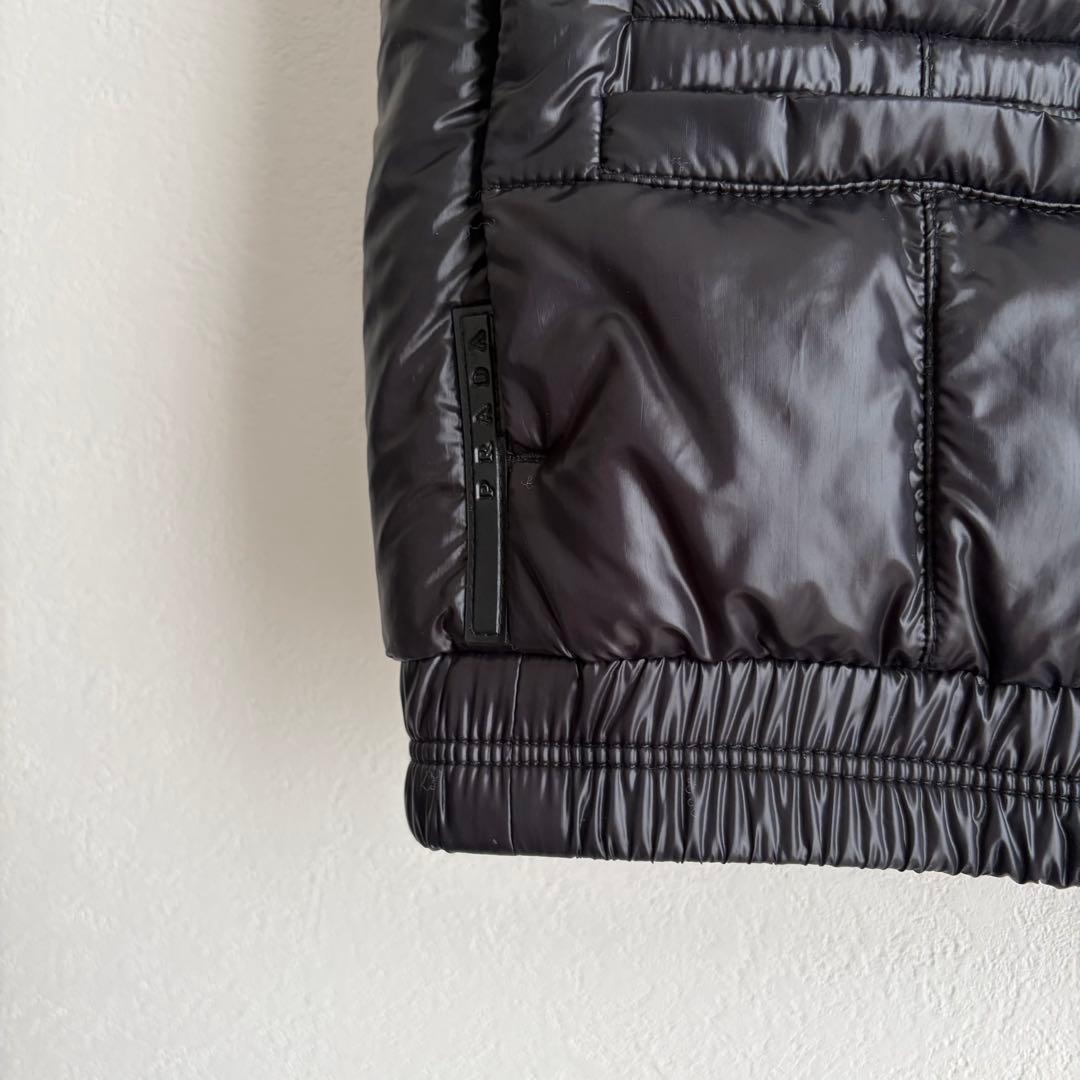 【美品✨レア】PRADA プラダ　中綿ベスト　ラバーロゴ　黒　46 国内正規品