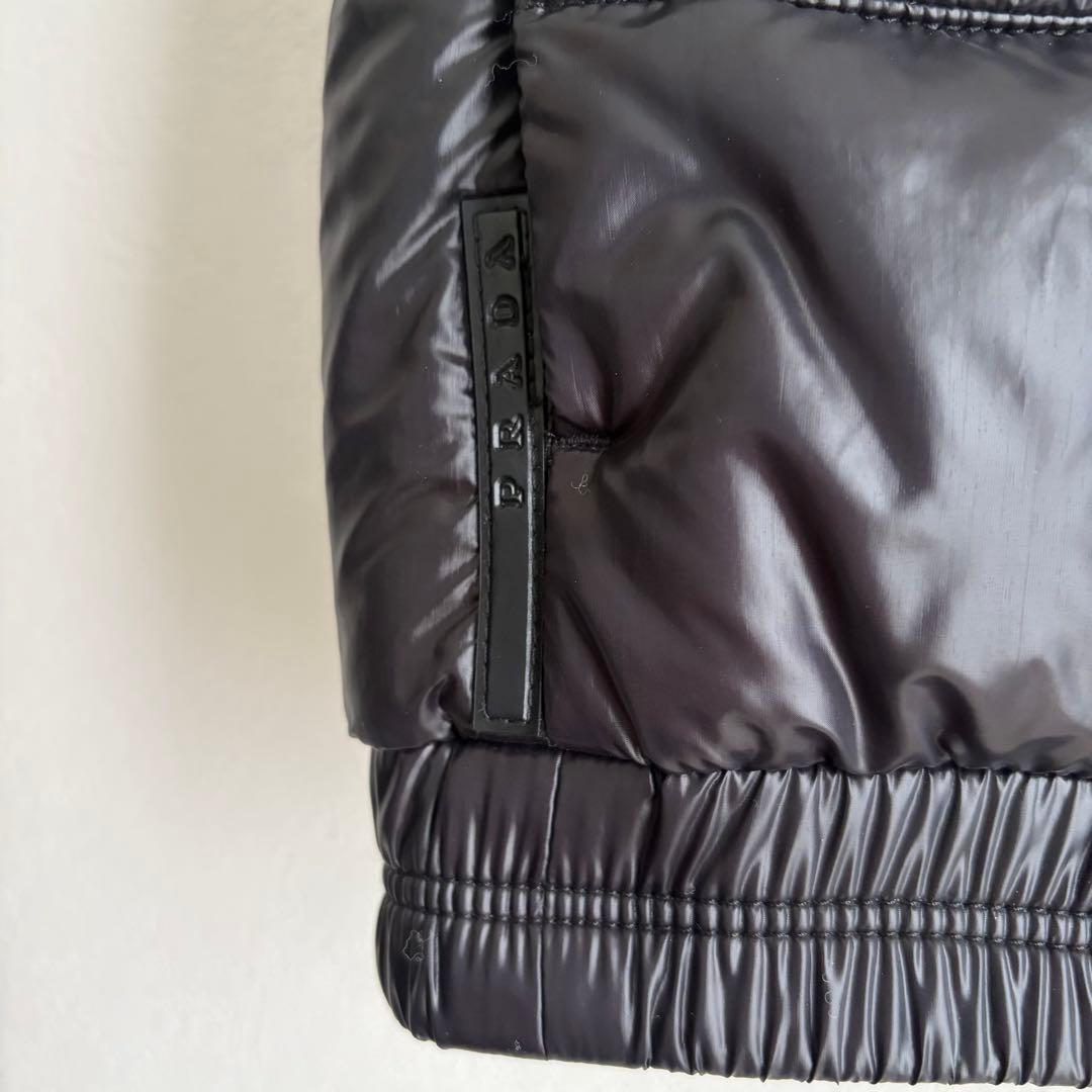 【美品✨レア】PRADA プラダ　中綿ベスト　ラバーロゴ　黒　46 国内正規品