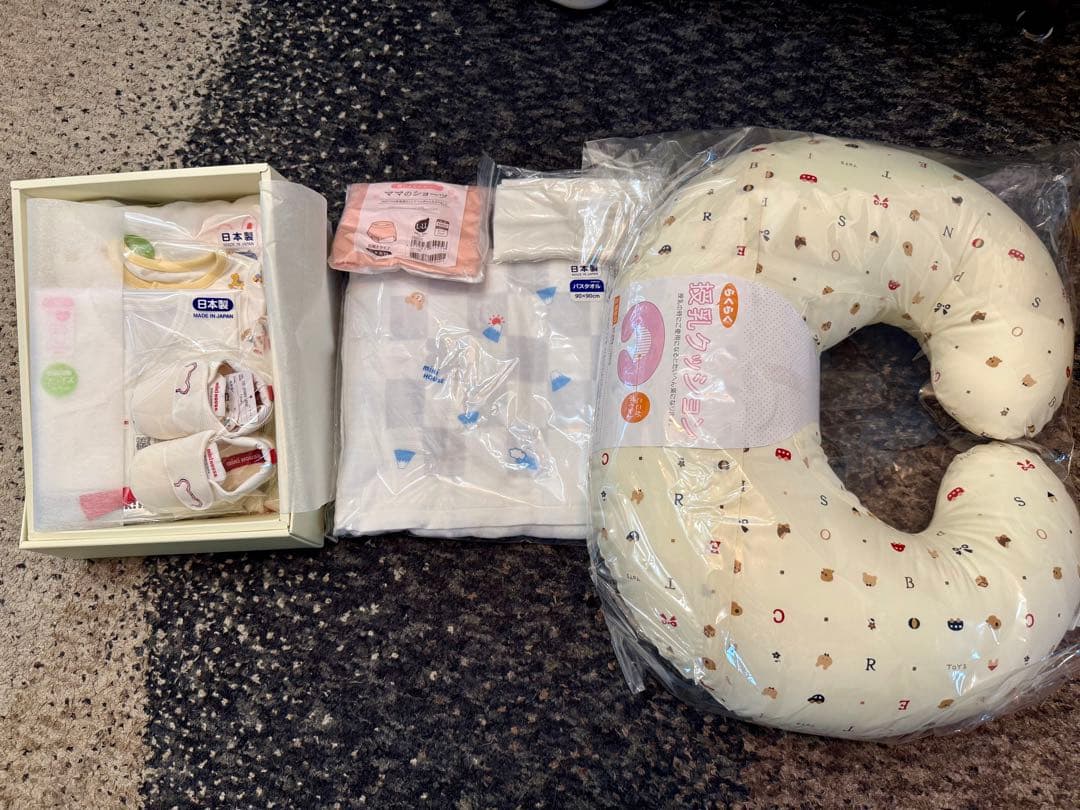 授乳クッションと肌着やシューズ　ミキハウス　赤ちゃんのお城　【新品未使用】