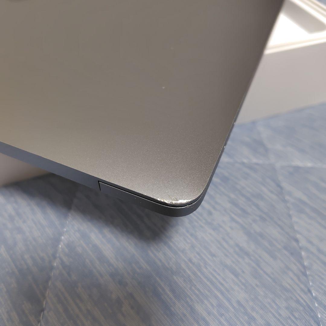 MacBookPro　13-inch　A1989