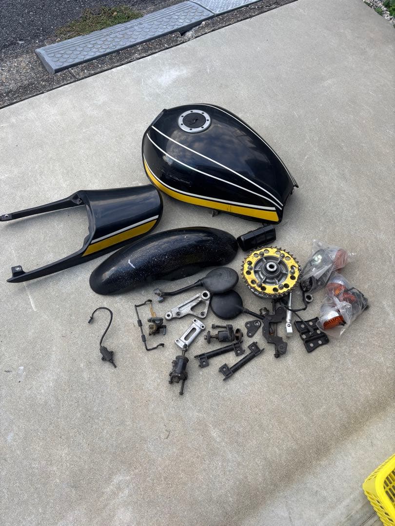 ゼファー　750 多分rs タンク　z2テールカウル　フェンダー