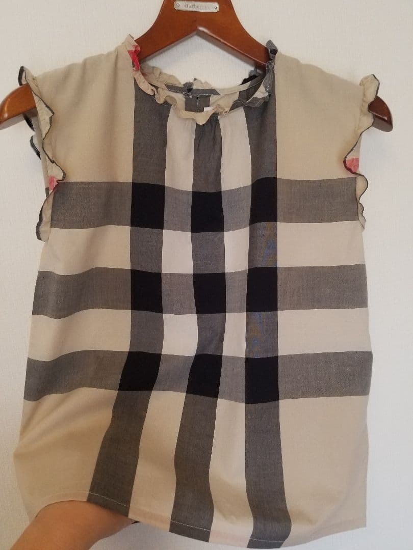 未使用近バーバリーチルドレン ノースリーブフリルブラウス美品ベージュメガチェック