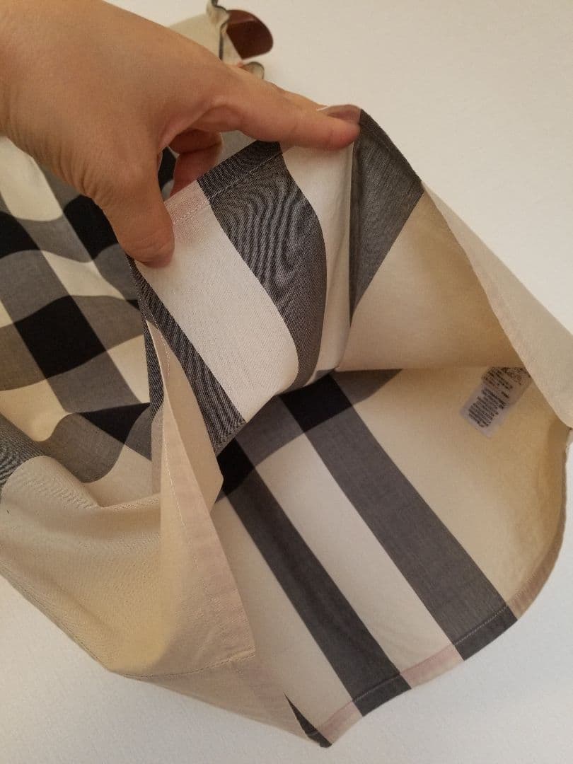 未使用近バーバリーチルドレン ノースリーブフリルブラウス美品ベージュメガチェック