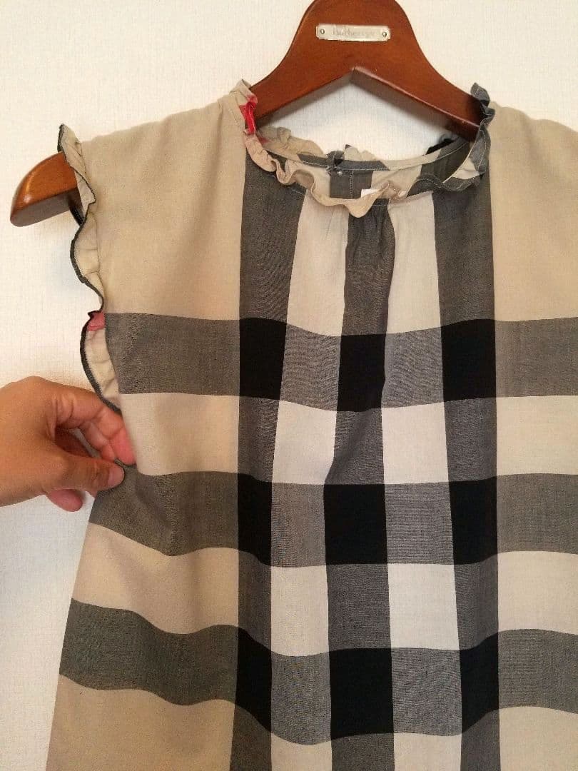 未使用近バーバリーチルドレン ノースリーブフリルブラウス美品ベージュメガチェック