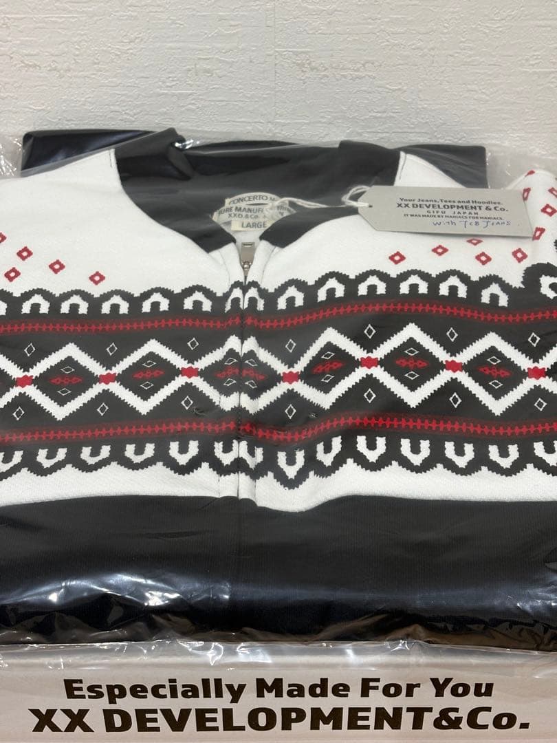 新 PATTERN ZIP SWEATSHIRT W/TCB JEANS