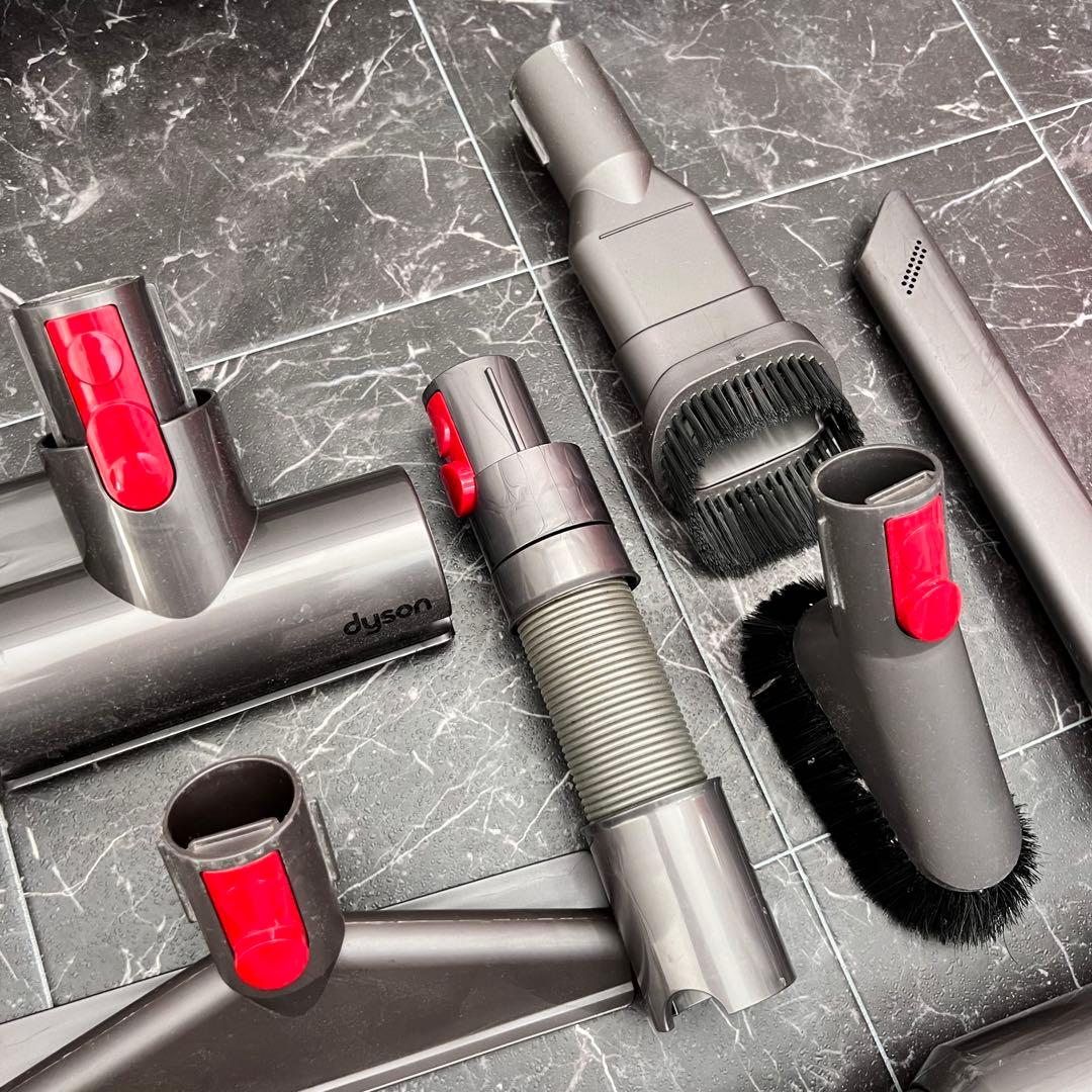 ダイソン　sv10 コードレスクリーナ　 掃除機 dyson 付属品有り　V8