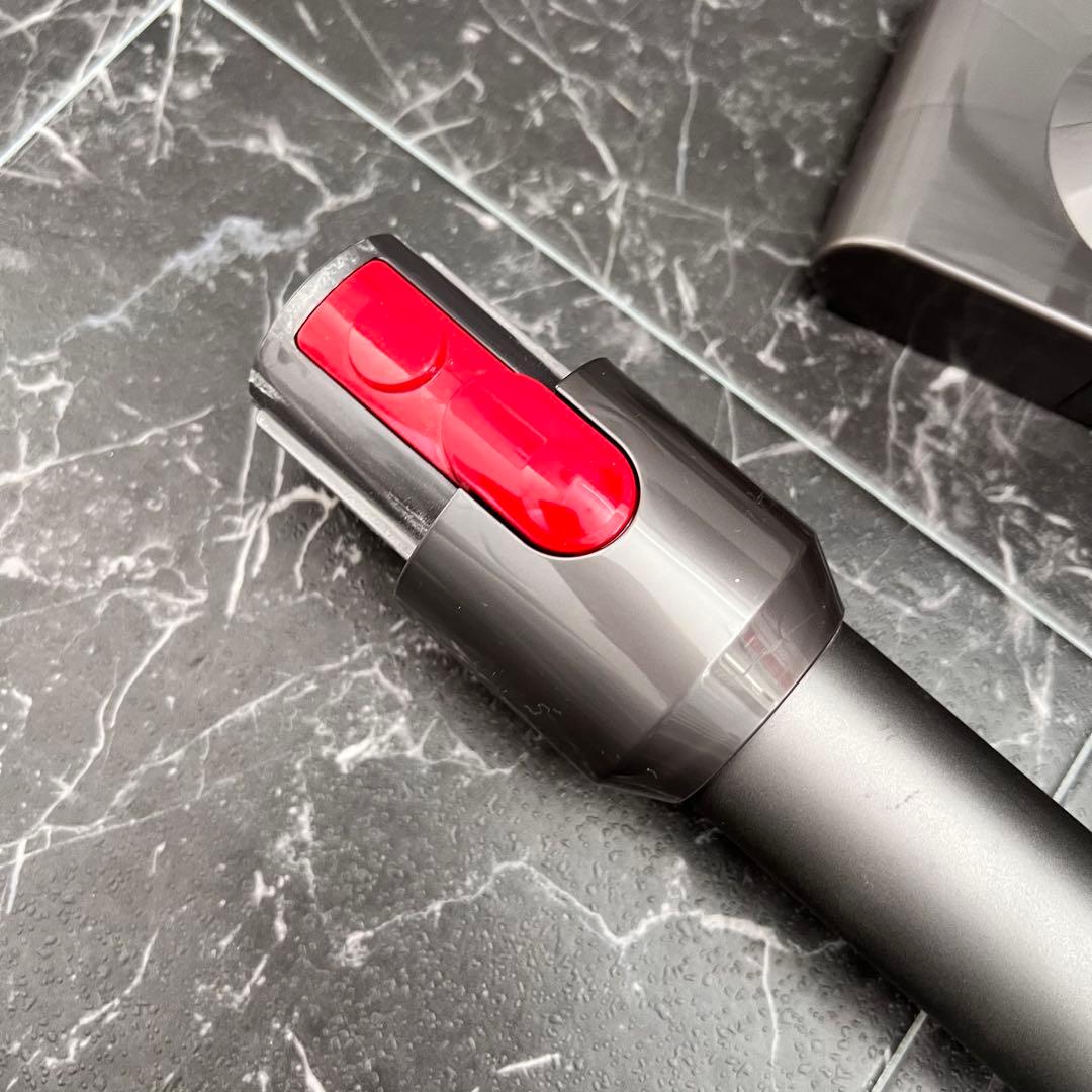 ダイソン　sv10 コードレスクリーナ　 掃除機 dyson 付属品有り　V8