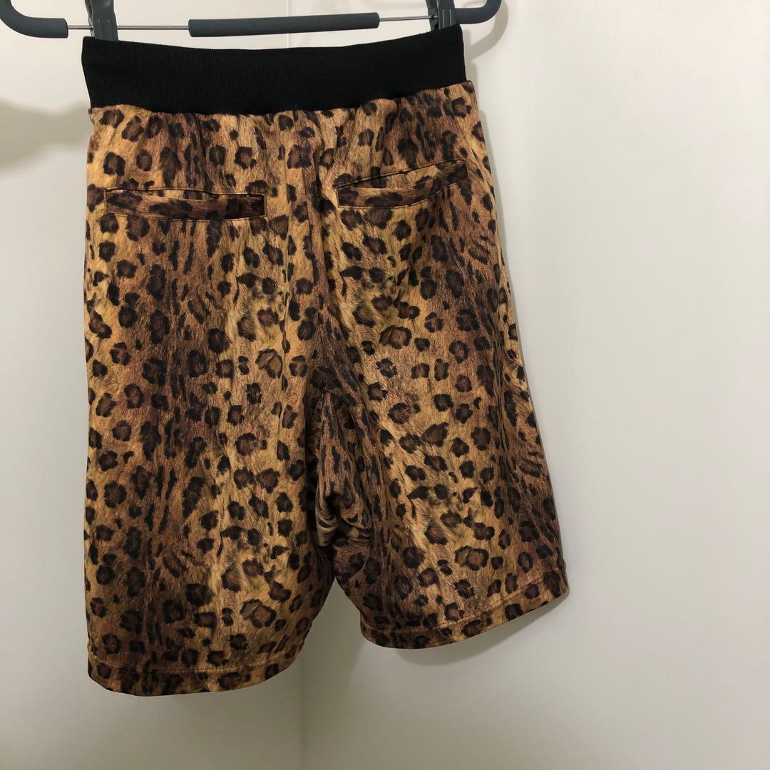 アディダスオリジナルス　レオパード柄ハーフパンツ