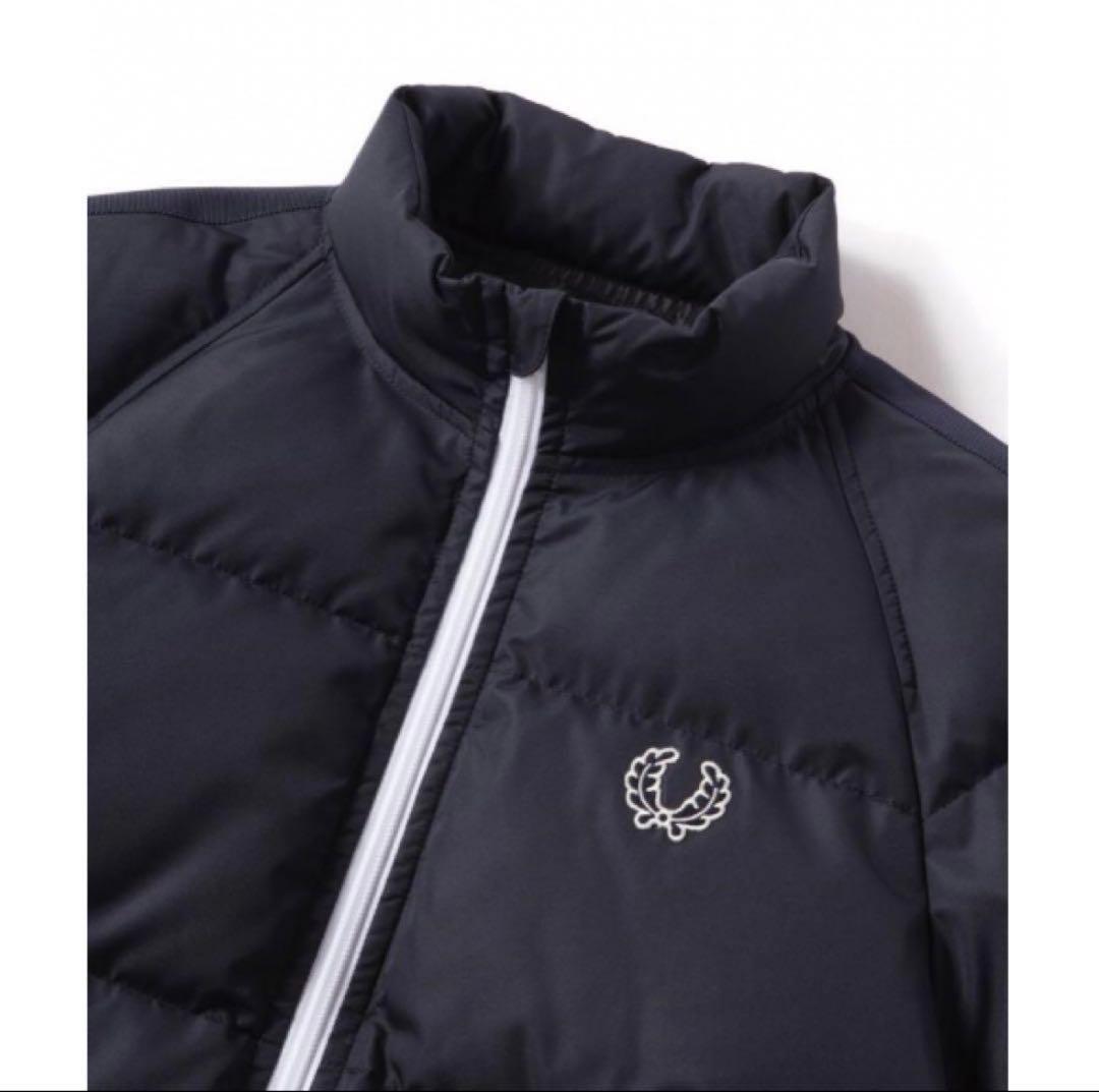 FRED PERRY アウター　ネイビー