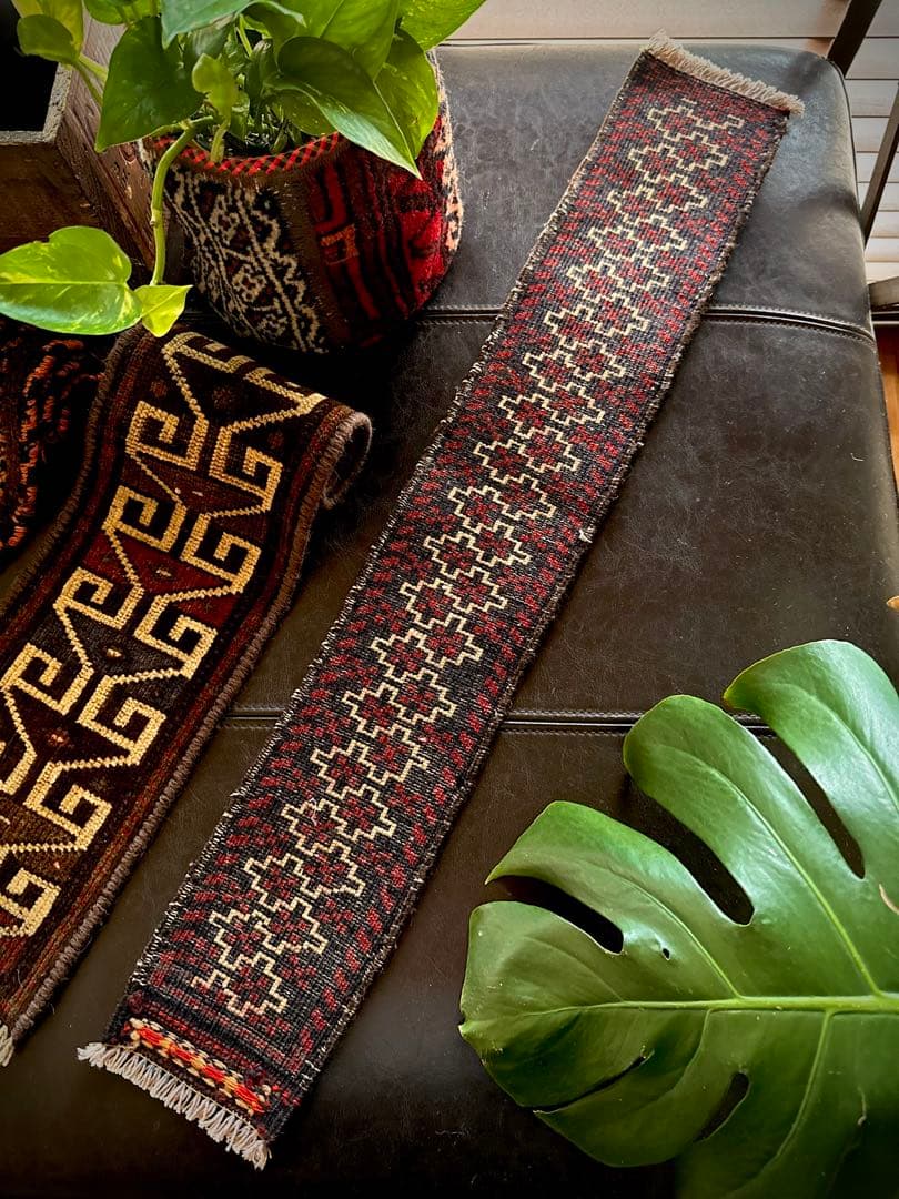 トライバルラグ　ヴィンテージラグ　バルーチ族　ミニラグ　キャメルネックバンド