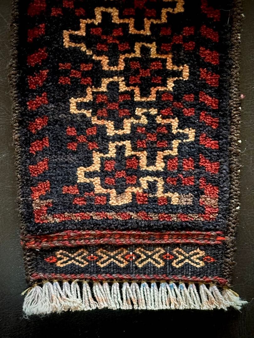 トライバルラグ　ヴィンテージラグ　バルーチ族　ミニラグ　キャメルネックバンド