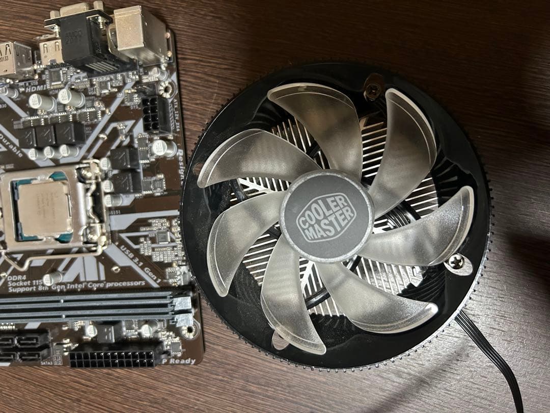 【ジャンク】i7-8700 対応マザーボード CPUクーラー 3点 映像出力不可