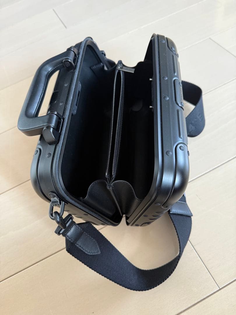 リモワ　クロスボディバック