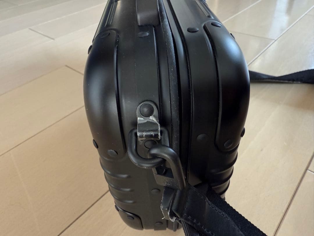 リモワ　クロスボディバック