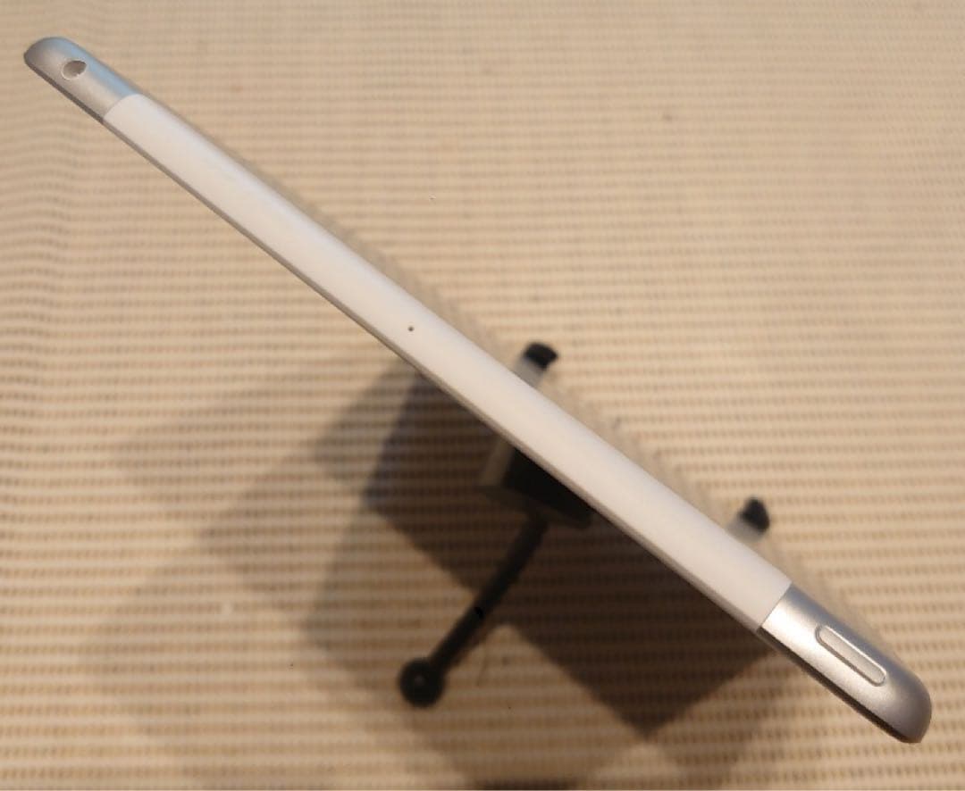 完動品SIMフリーiPad第7世代(A2198)本体32GB送料込DGG24