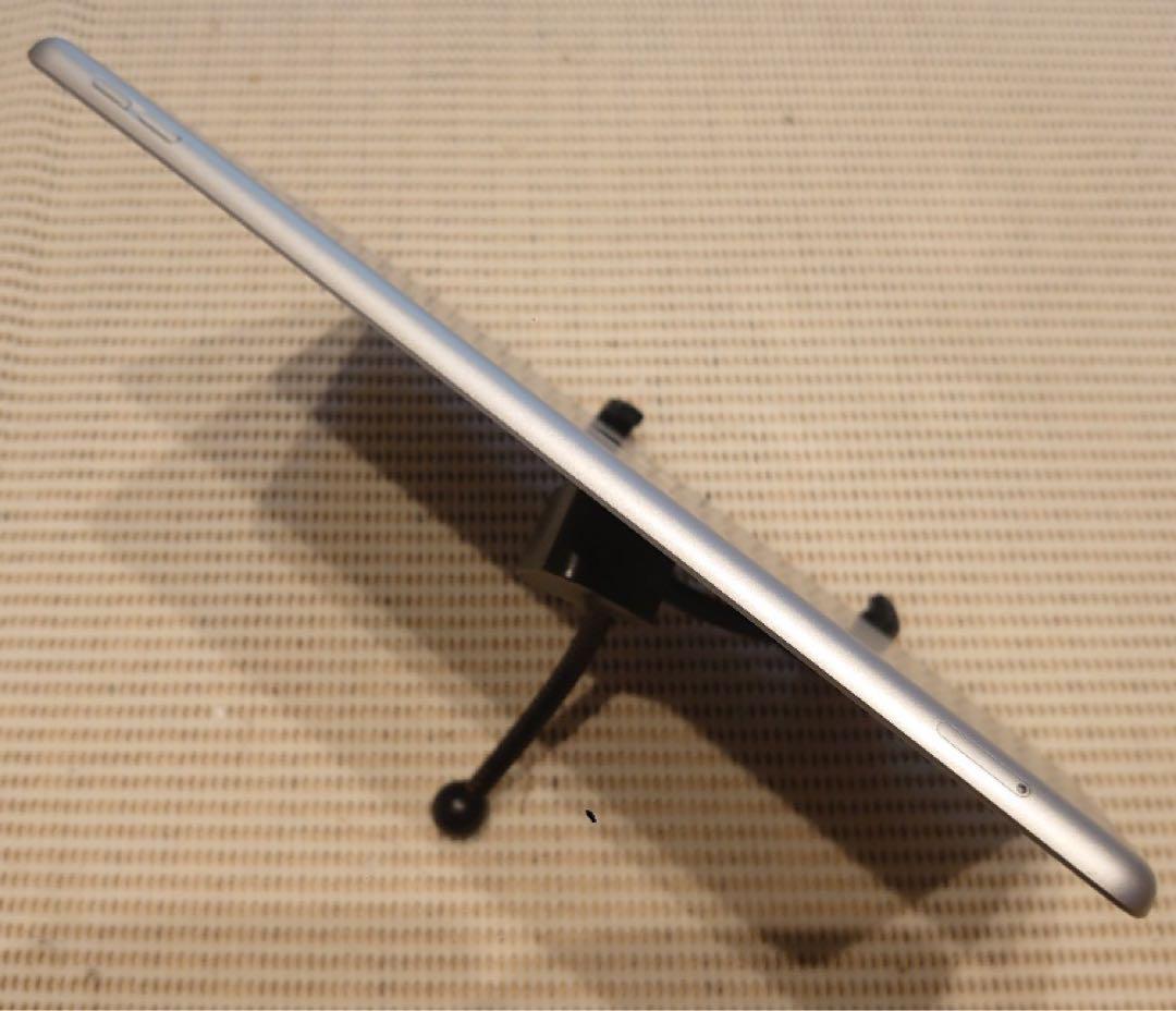 完動品SIMフリーiPad第7世代(A2198)本体32GB送料込DGG24