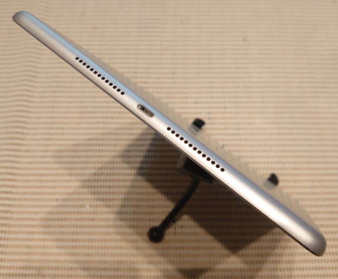 完動品SIMフリーiPad第7世代(A2198)本体32GB送料込DGG24