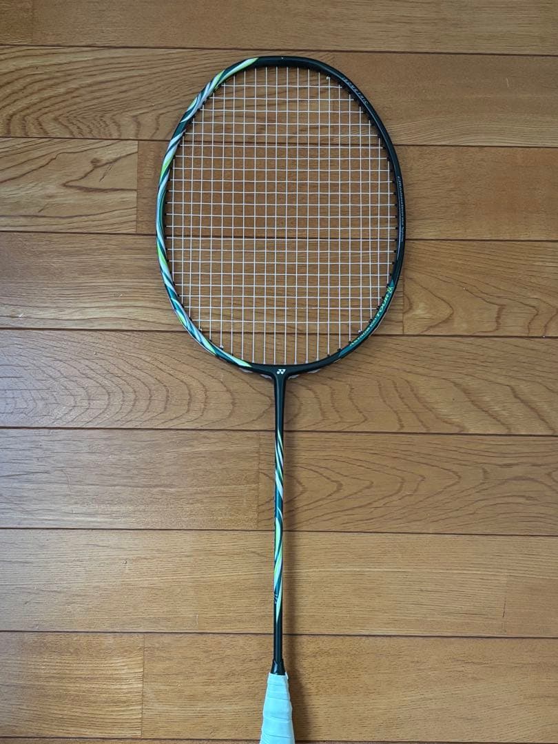 バドミントンラケット 100VA TOUR