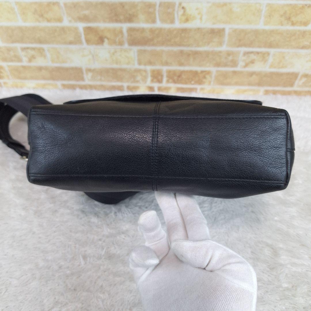 COACH　コーチ　メッセンジャーバッグ　レザー　シボ　ブラック