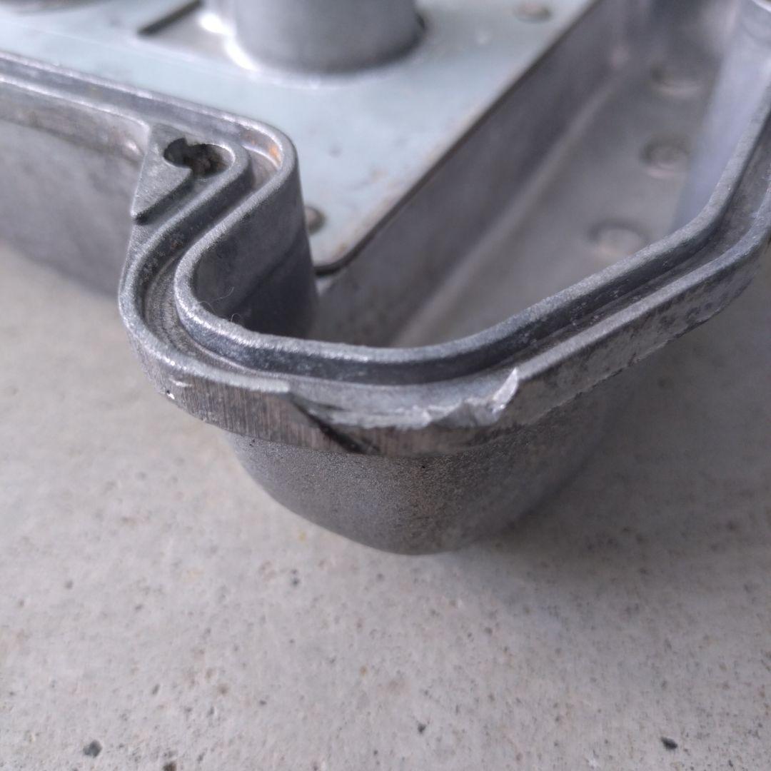 ジムニー　JA22 タペットカバー　ヘッドカバー