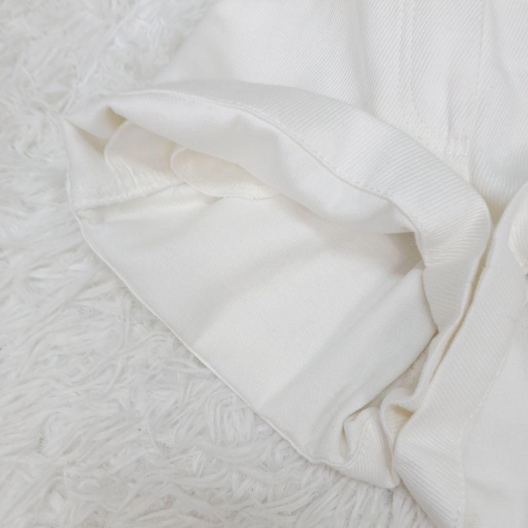 ✨美品✨CHANEL　シャネル　ショートパンツ　　ベルト　エナメル　ロゴ　白