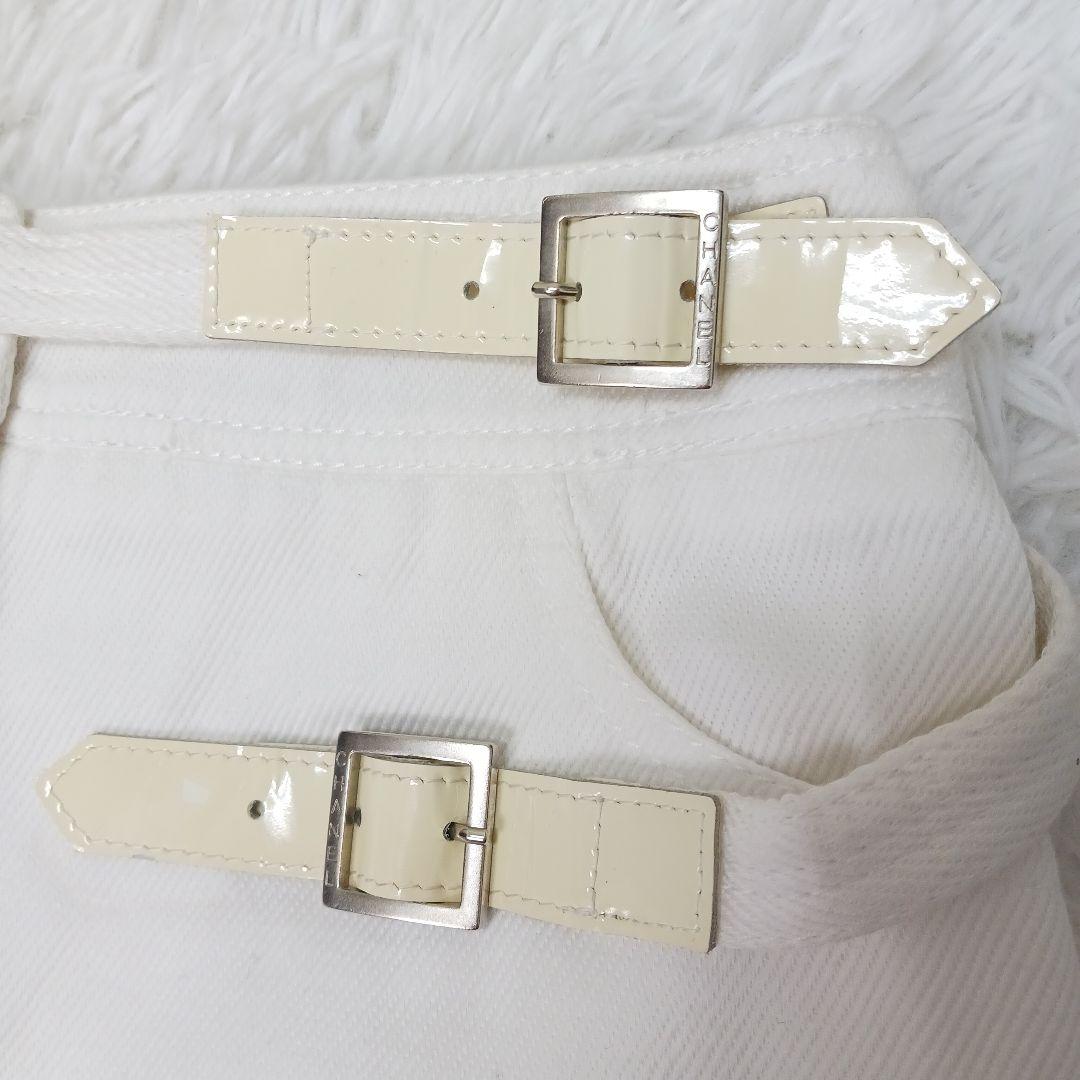 ✨美品✨CHANEL　シャネル　ショートパンツ　　ベルト　エナメル　ロゴ　白
