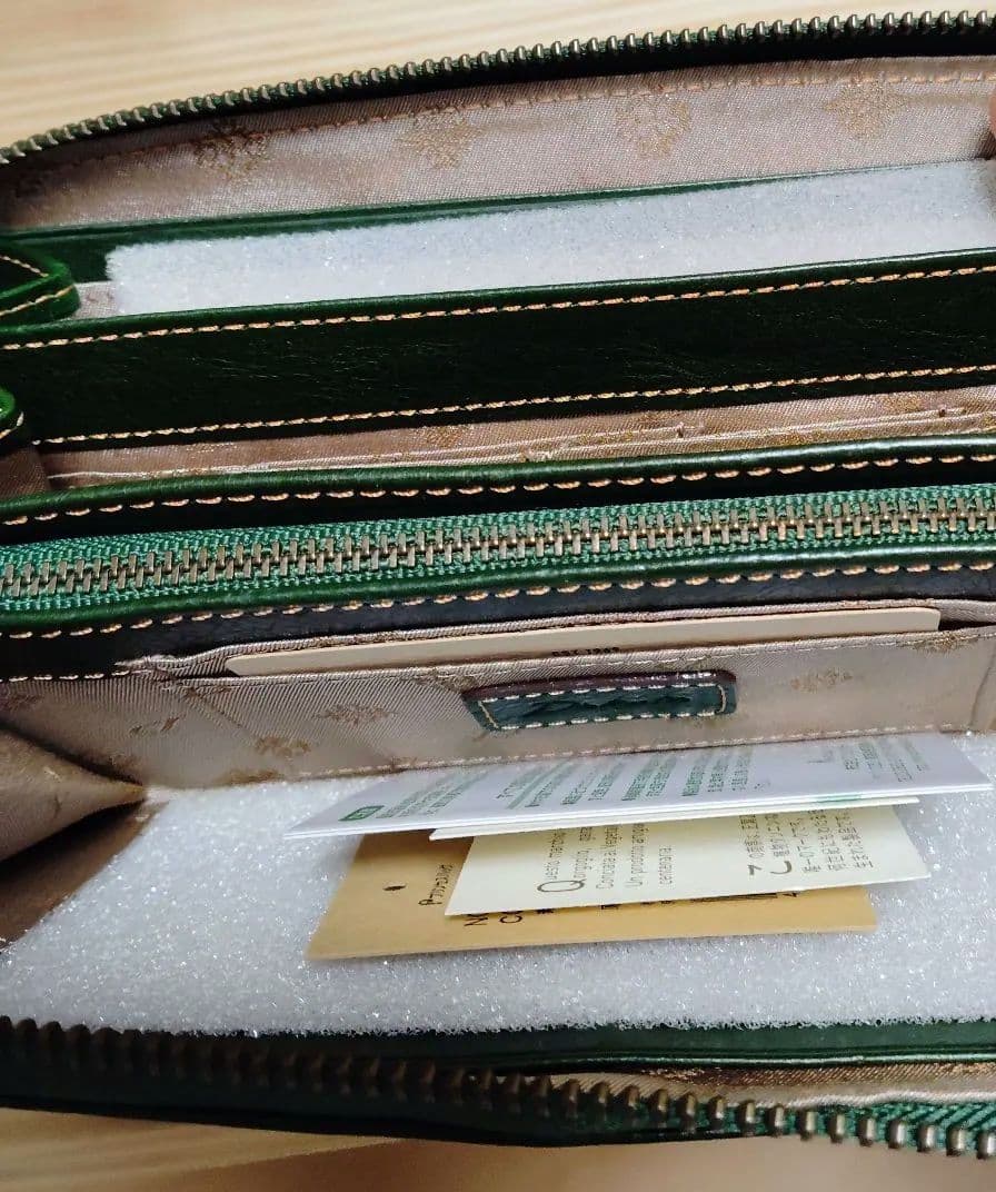 Dakotaダコタ リリーヴォ 長財布