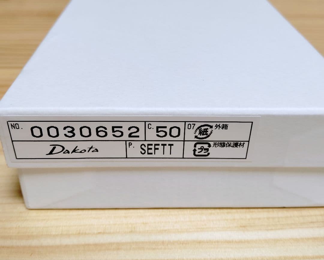 Dakotaダコタ リリーヴォ 長財布