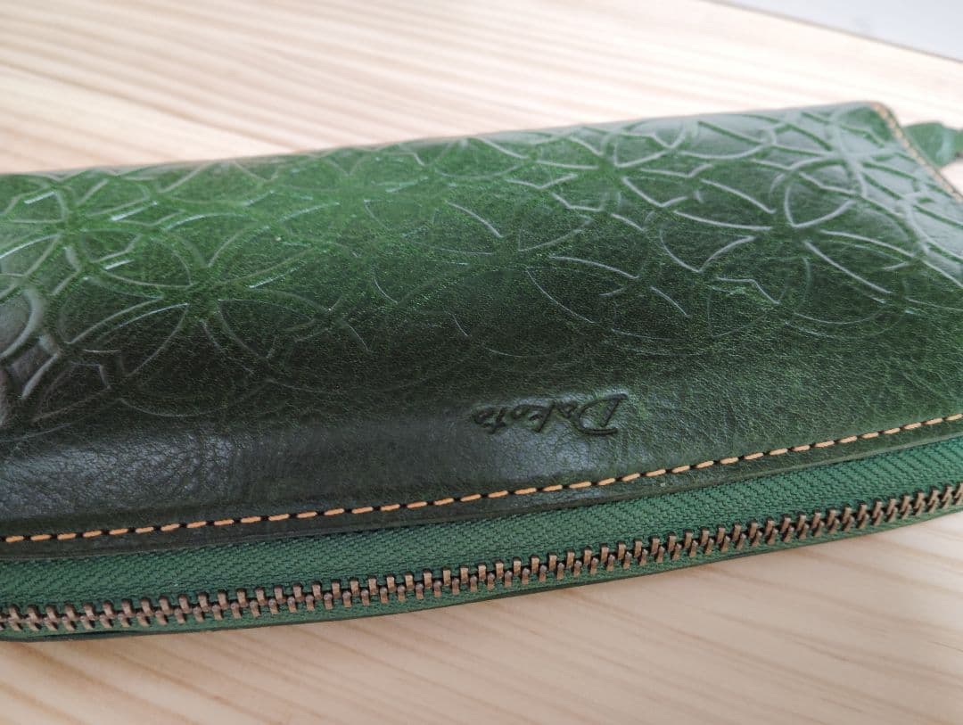 Dakotaダコタ リリーヴォ 長財布