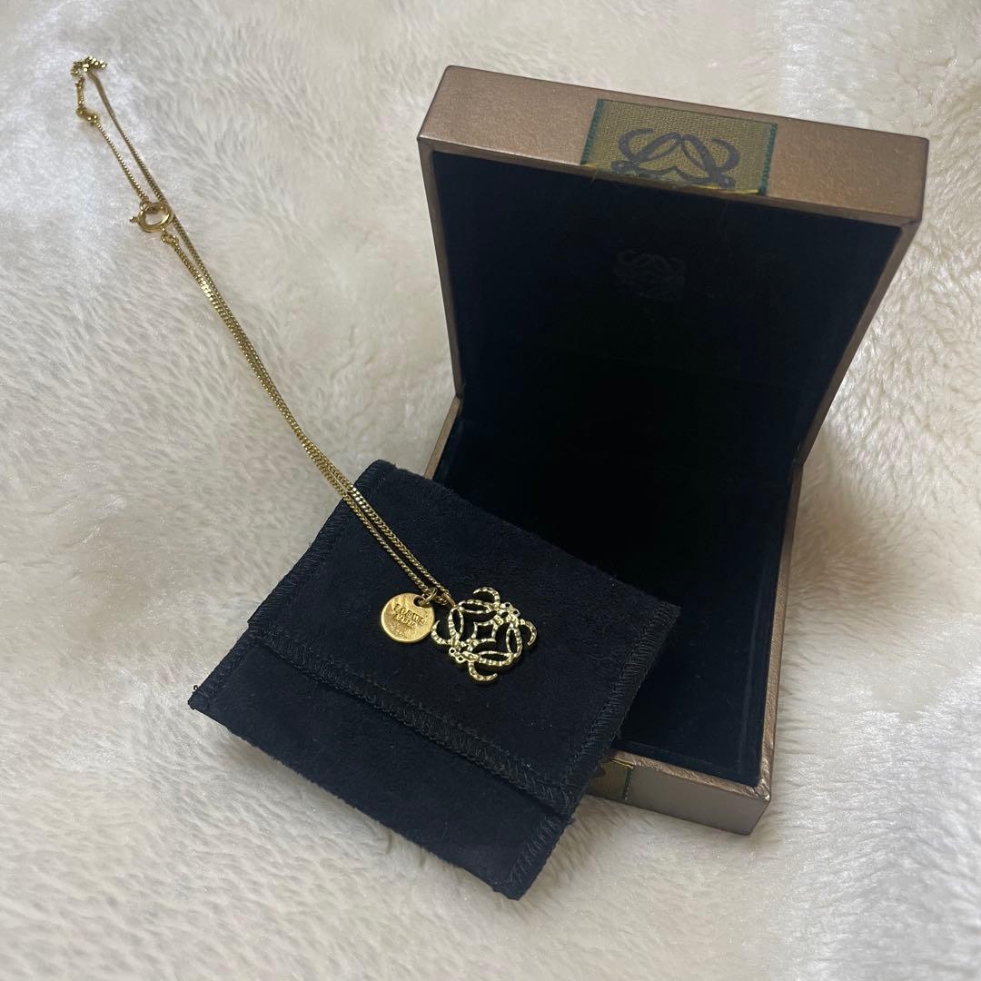 ロエベ　アナグラム　ネックレス　ゴールド