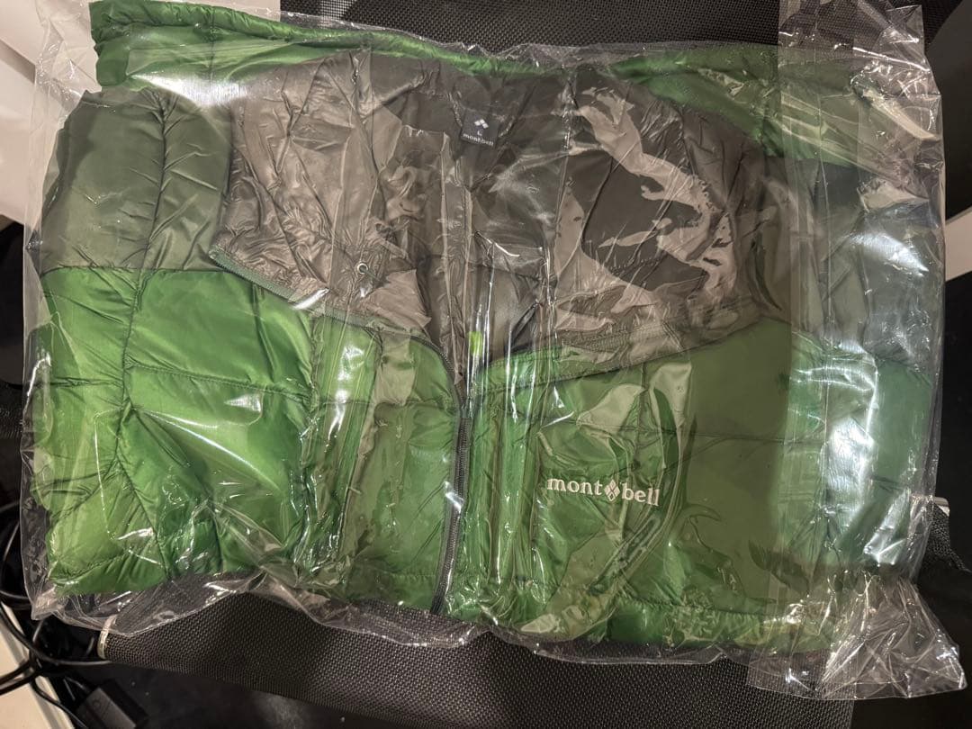 きむ未開封今季完売モンベル スペリオダウンパーカメンズ グリーン Lサイズ
