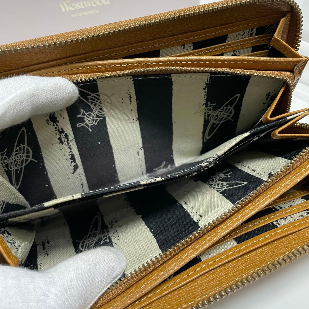 茶*丸様 Vivienne Westwood ベージュ 長財布