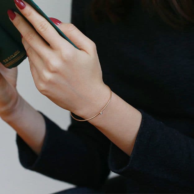 オレフィーチェ　ヌード バングル　18kYG 一粒ダイヤ　最終価格　お値下げ不可