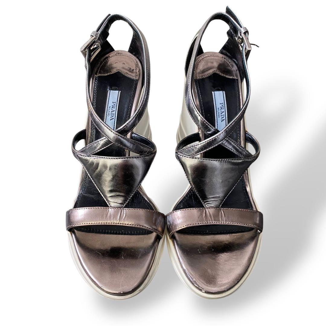 プラダ　ミュール　ハイヒール　ウェッジソール　メタリック　ストラップ　25cm