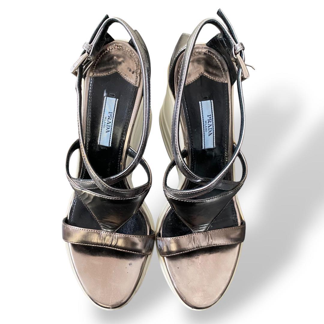 プラダ　ミュール　ハイヒール　ウェッジソール　メタリック　ストラップ　25cm