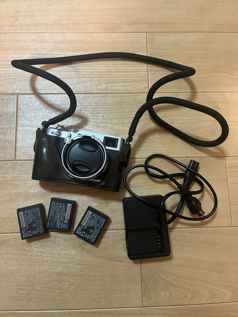 FUJIFILM X100F 本体 予備バッテリー2個付き