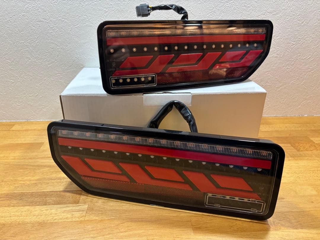 お*か様 値下げ！ショウワガレージ LEDテールランプ クリアレンズ レッドバー