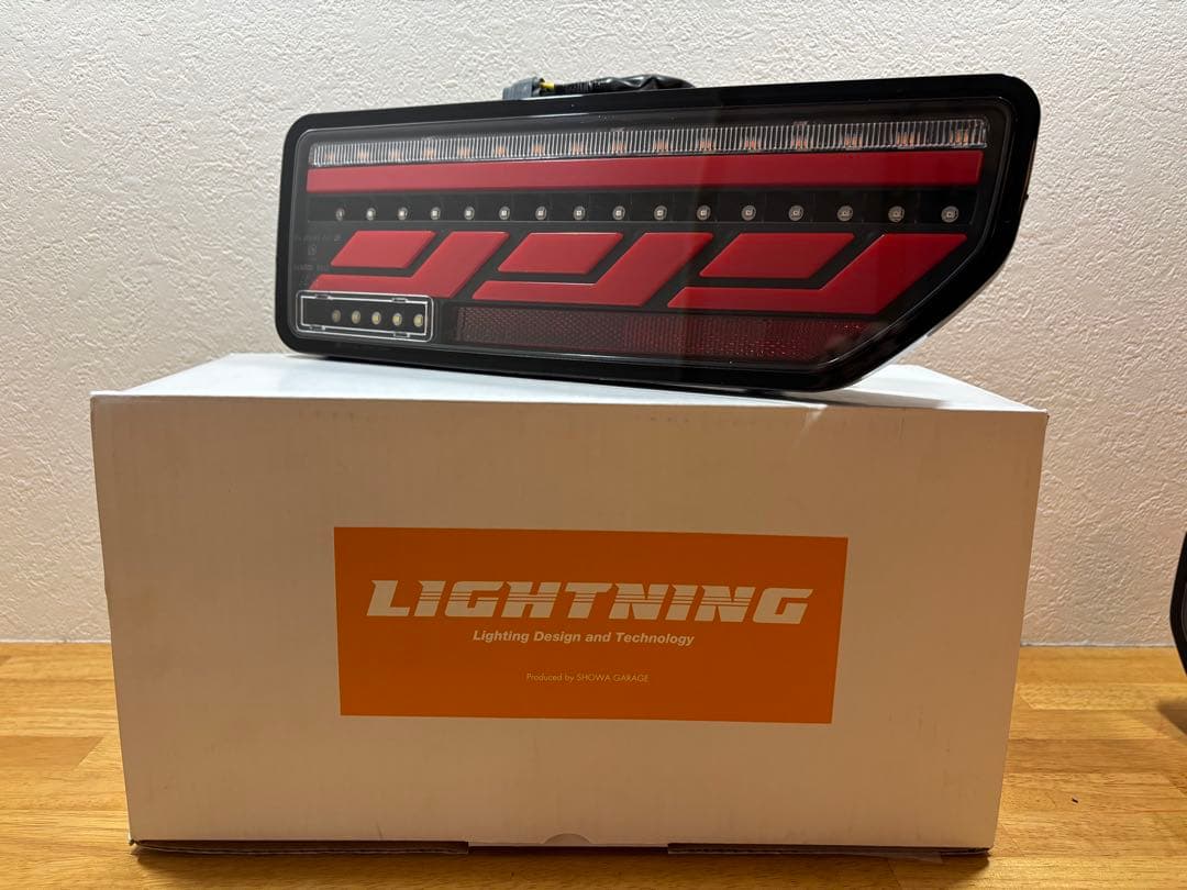 お*か様 値下げ！ショウワガレージ LEDテールランプ クリアレンズ レッドバー