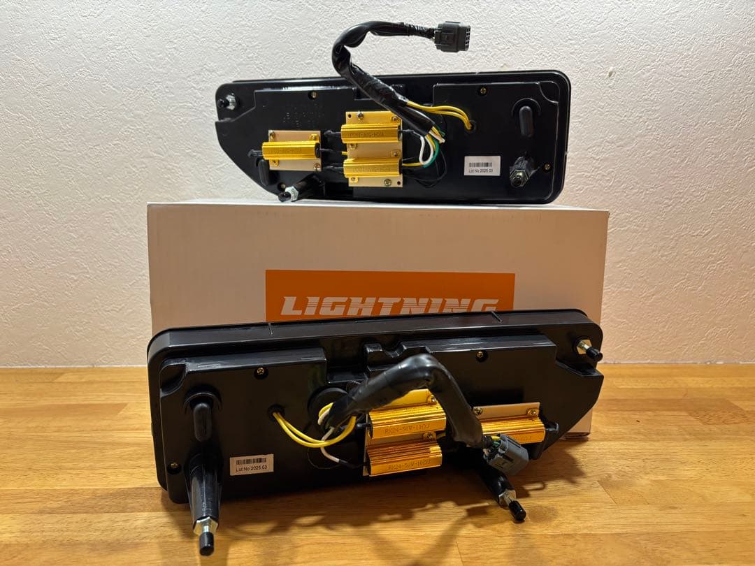 お*か様 値下げ！ショウワガレージ LEDテールランプ クリアレンズ レッドバー