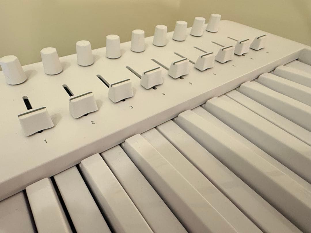 【限定】Arturia Keylab 61 mk3 Alpine White