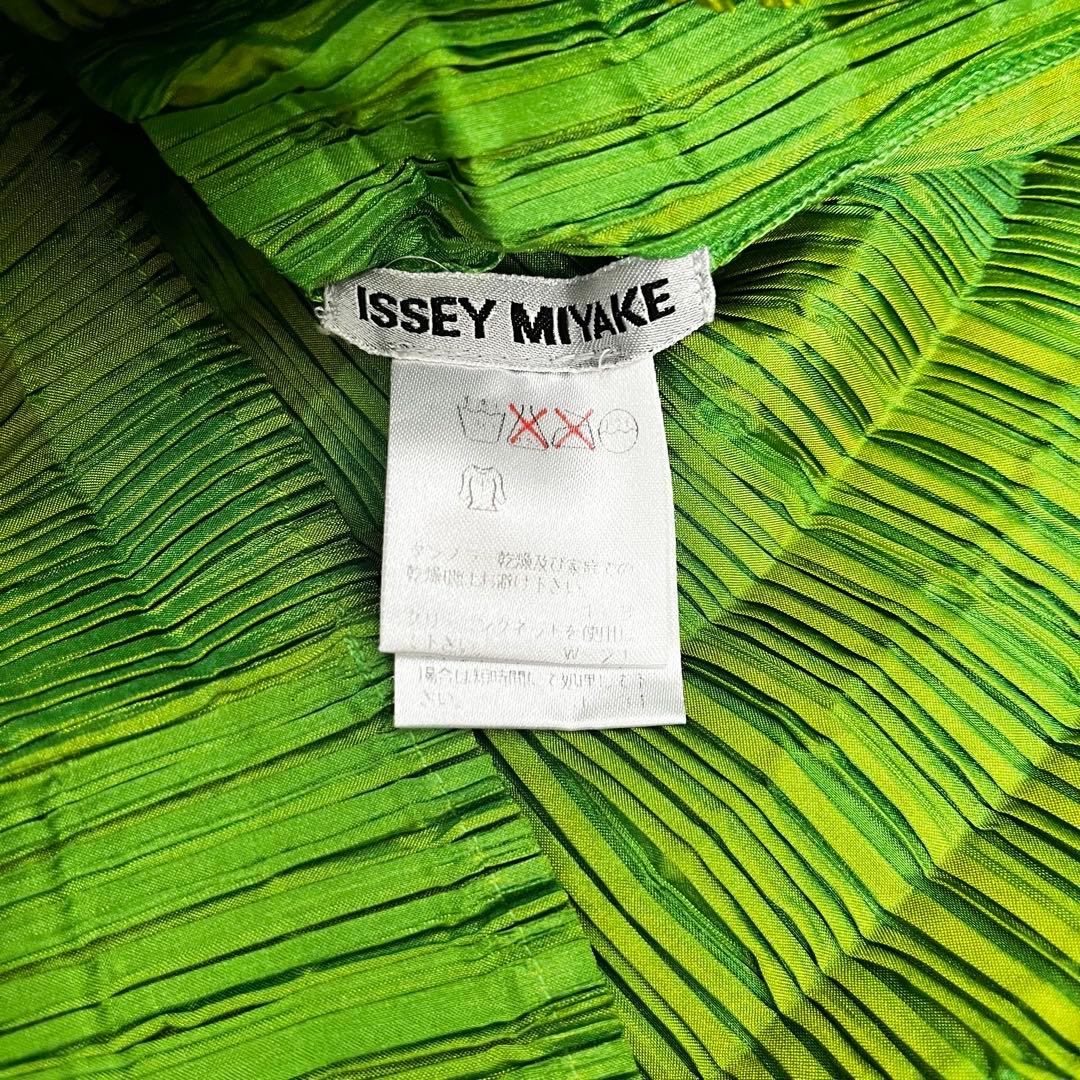 イッセイミヤケissey miyakeプリーツハイネックカットソー