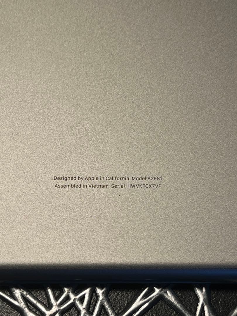 Apple M2 MacBookAir 13.6インチ　スターライトカラー