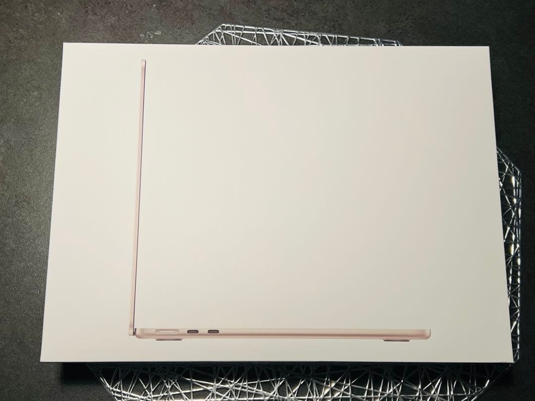 Apple M2 MacBookAir 13.6インチ　スターライトカラー