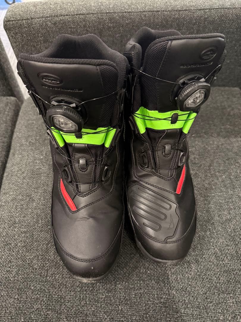 クシタニ、カワサキコラボBOAシステム搭載 バイク用靴 黒/緑
