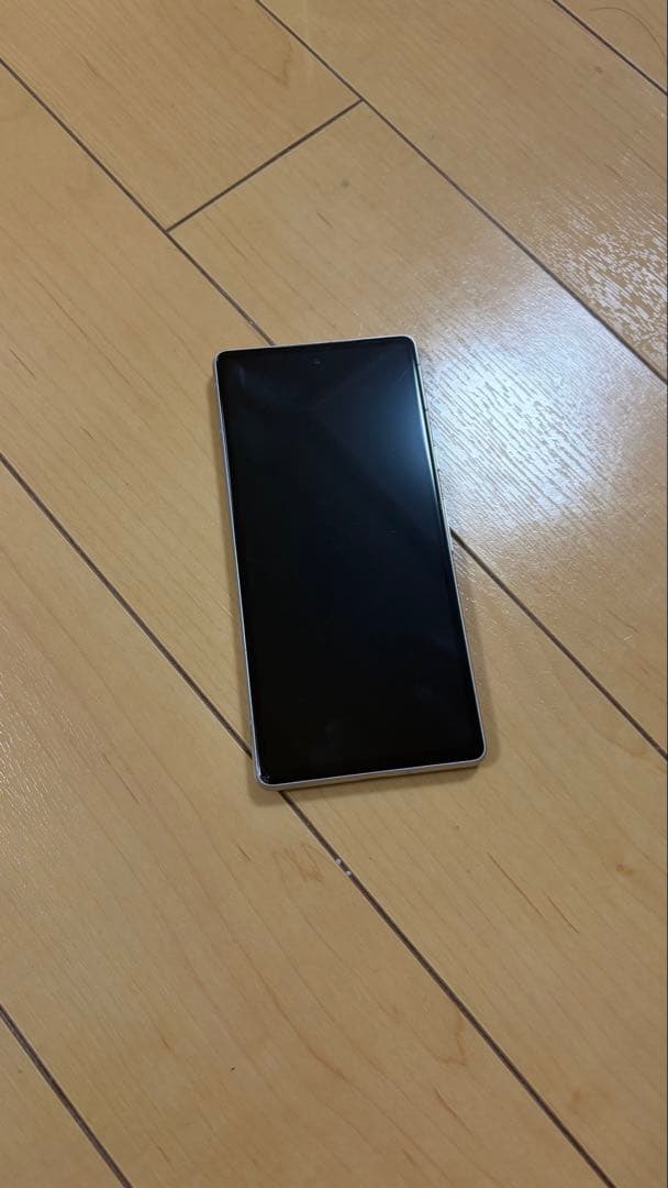 Google Pixel 7a ホワイト 本体のみ 画面に2箇所ひびあり