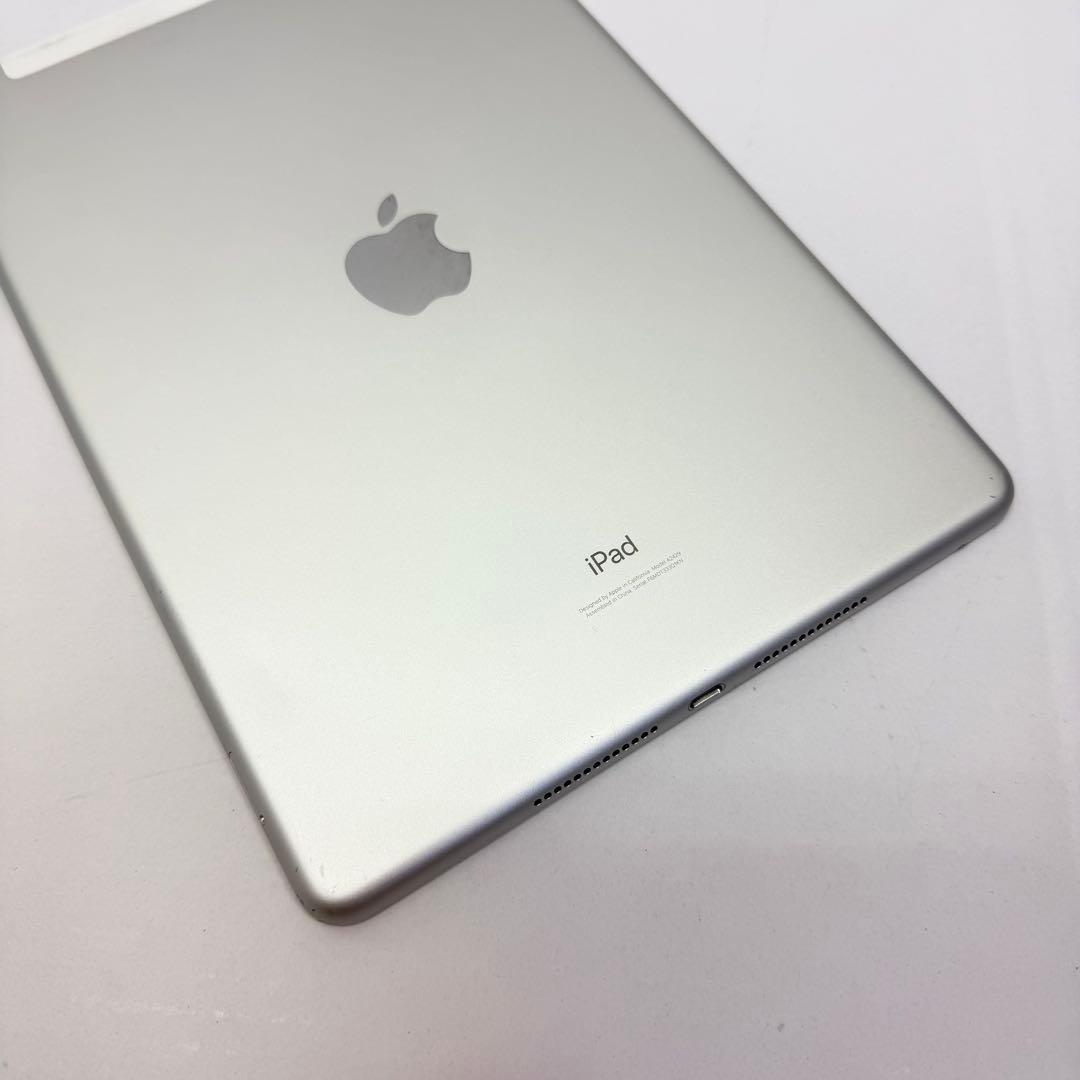 IPad 第8世代 32GB セルラーモデル シルバー