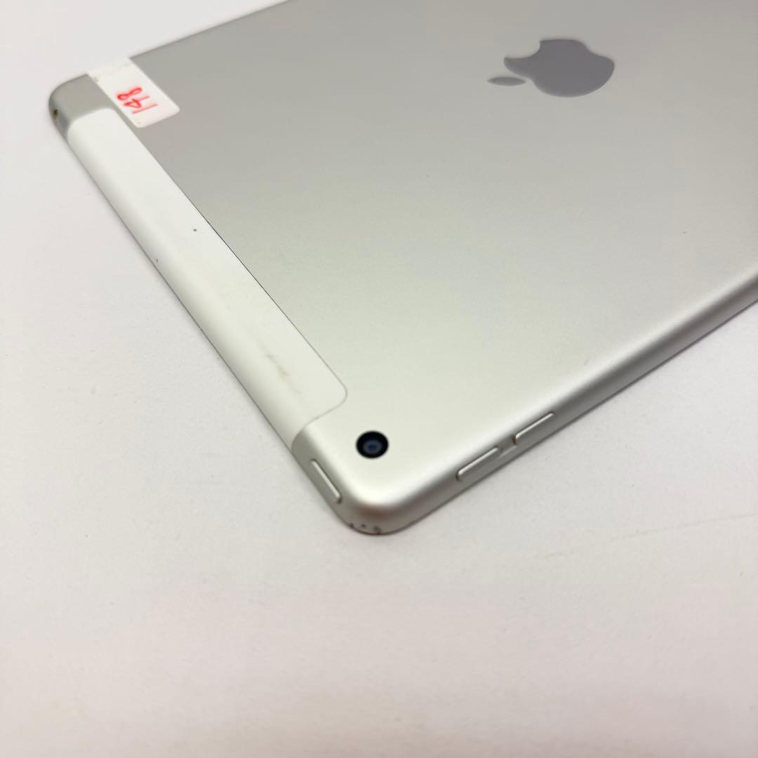 IPad 第8世代 32GB セルラーモデル シルバー